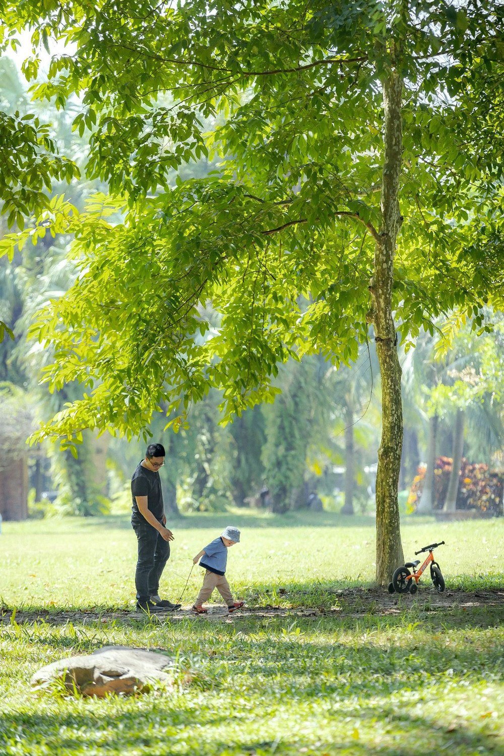Trẻ tự do thoải mái vui chơi tại hệ thống công viên trong KĐT Ecopark